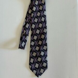 Zylos tie made in the USA with 100% Italian silk in Excellent condition.